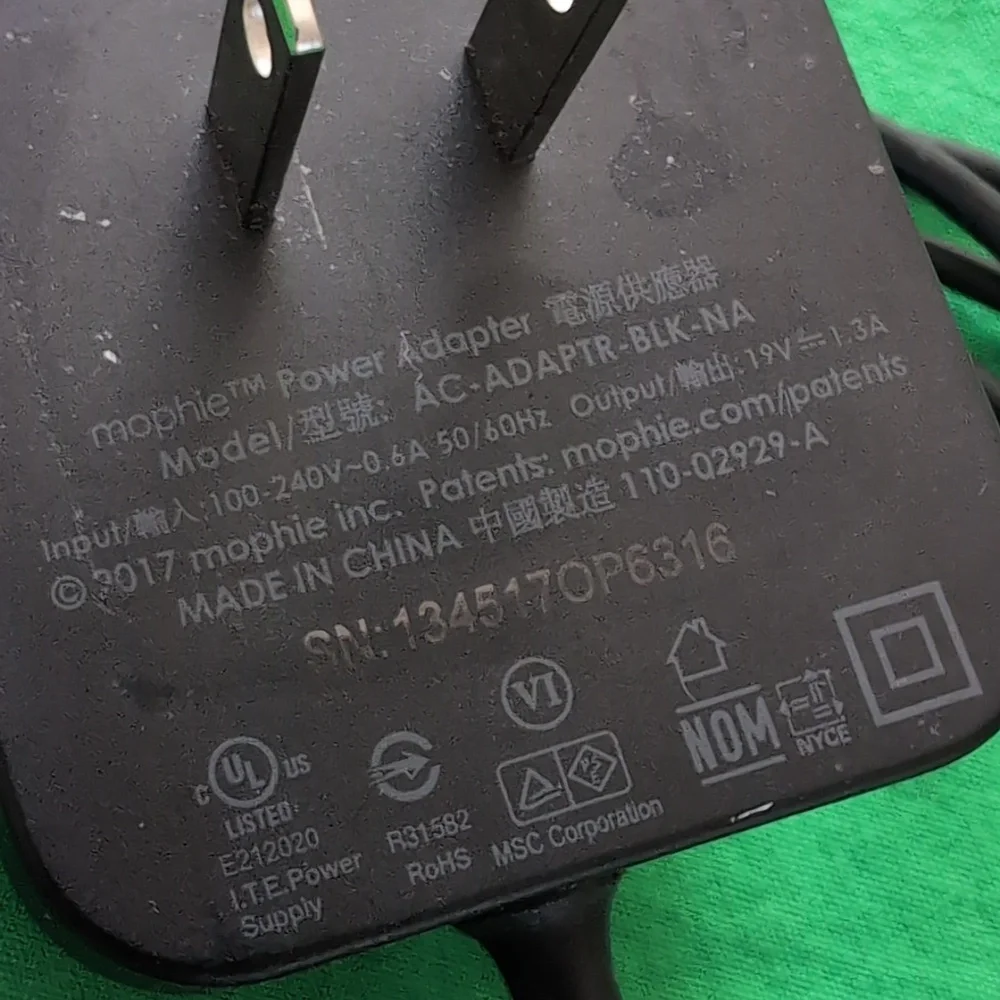 Mophie Wireless Charging Base with Power Adapter